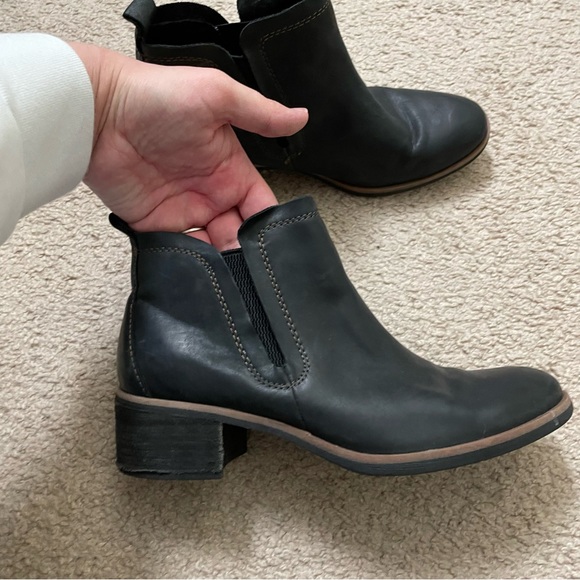 Korks Tea Black Leather Heeled Booties SZ 7.5 - Picture 5 of 9